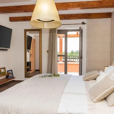 Renovated Luxury Styled With Amazing Pool Βίλα