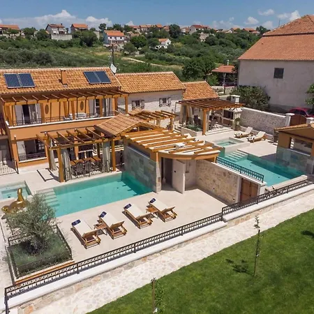 Renovated Luxury Styled With Amazing Pool Βίλα *